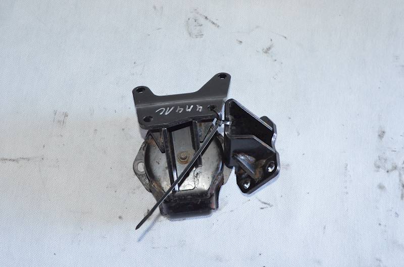 Poduszka łapa silnika Mitsubishi Pajero III IV L300 3.2 DI-D 4M41 AV-68827