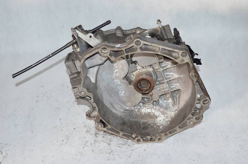 Obudowa skrzyni biegów Opel Astra H Vectra Zafira Insignia 1.9 2.0 CDTI M32