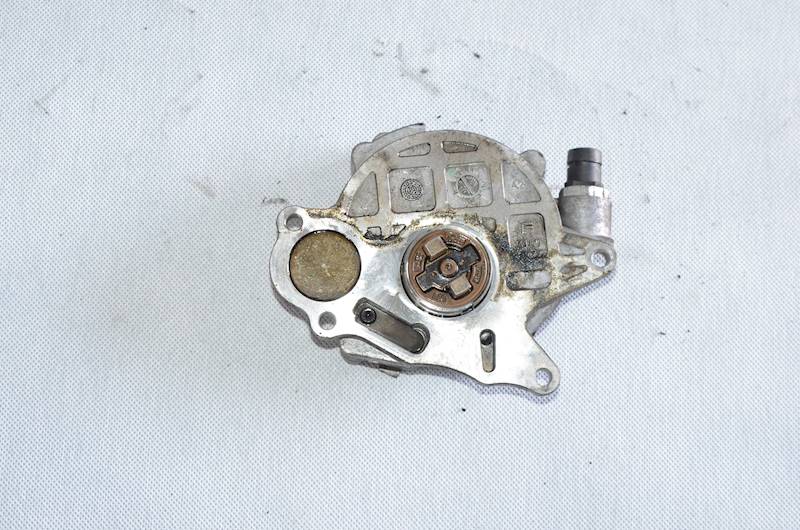 Pompa wakum VW Passat B7 B6 CC Golf VI Touran Skoda Octavia 2.0 TDI CBA