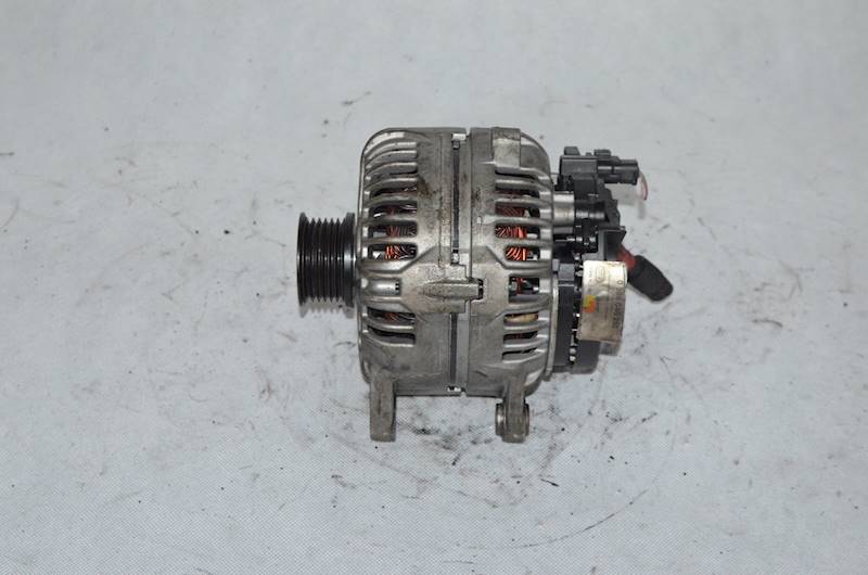 Alternator Renault Master II Trafic II Opel Vivaro Movano 2.2 2.5 DCI G9U