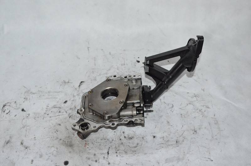 Pompa oleju Citroen Berlingo C4 C5 Peugeot Partner 308 407 1.6 HDI 9HZ 9HY