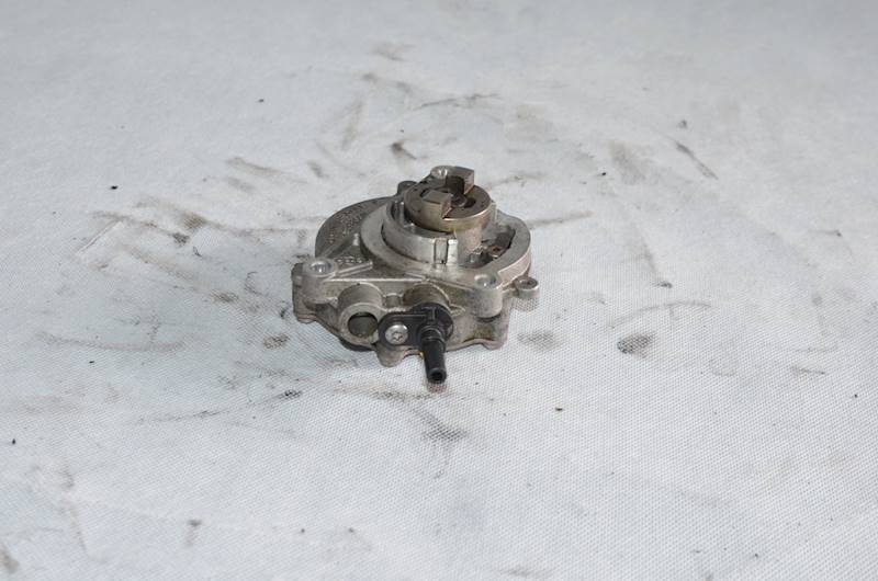 Pompa wakum Peugeot 3008 308 408 Citroen C3 C4 DS 3 1.2 THP HNZ HNS HN01