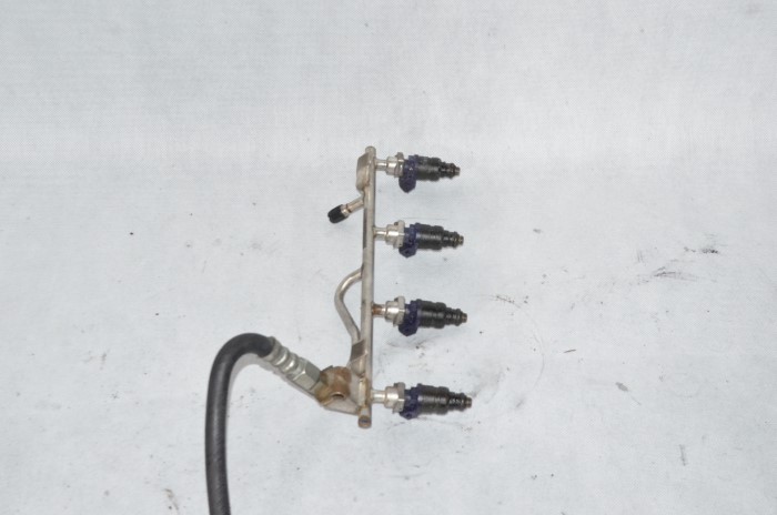 Listwa wtryskowa Opel Astra H Signum Vectra C Zafira B Saab 1.8 16V Z18XE