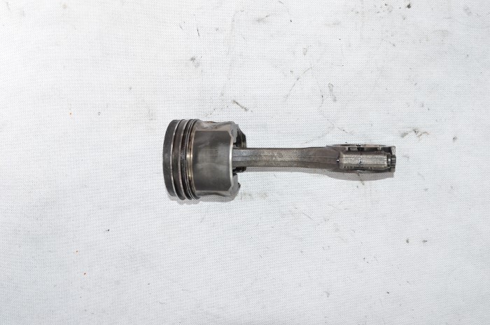 Tłok Korbowód VW Golf V Passat B6 Audi A3 Seat Skoda 2.0 TDI BKD 038J AZV