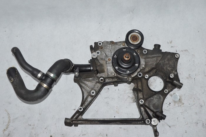 Obudowa Rozrządu Pompa Wody Mercedes Sprinter 906 2.2 CDI A6512000801 OM651