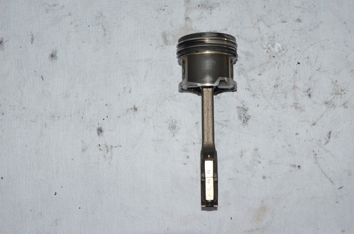 Tłok Korbowód Alfa Romeo 159 Fiat Bravo 1.9 JTDM 120 KM 989A1000 939A1000
