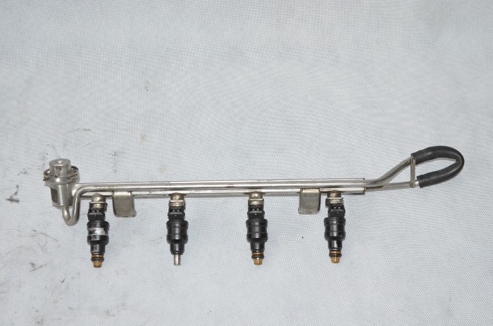 Listwa Wtryskowa Wtryskiwacze VW Golf IV Audi A3 A4 1.8T 20V 06A906031