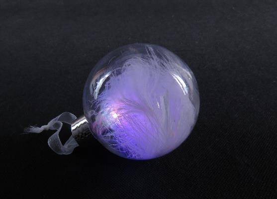 Bombka led z piórkami/96