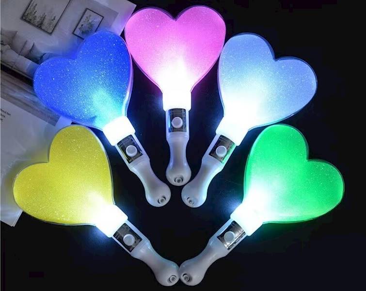 Różdżka led serrce/100