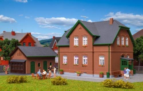 Dom z budynkiem gospodarczym  H0 Kibri 38188