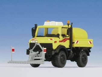 Unimog U 2400 z polewaczką   H0 Kibri 14983