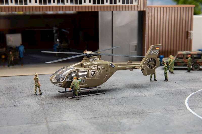 131022 Helikopter wojskowy EC135 Faller H0