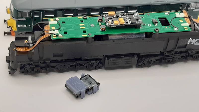 Głośnik z komorą rezonansową15x11mm do modeli ROCO