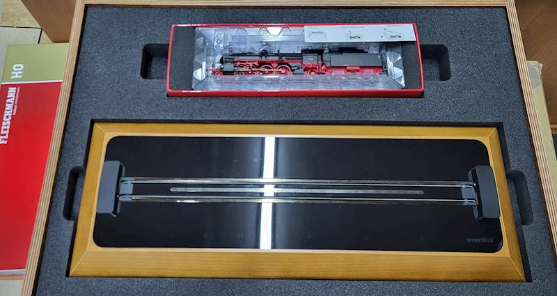 Fleischmann Tor rolkowy H0 z BR18 DC/DCC 481270