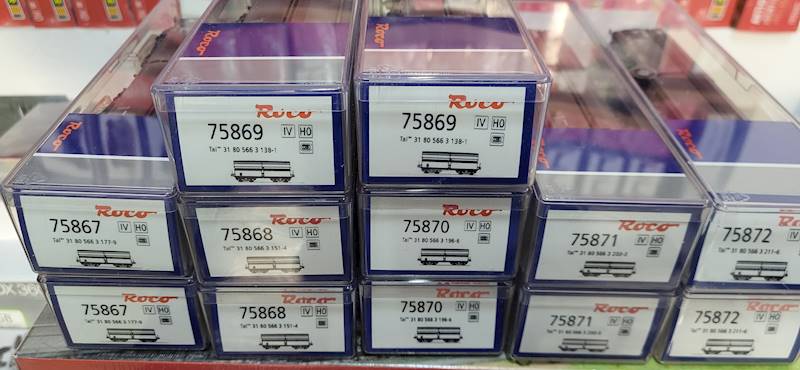 12 wagonów towarowych samowyładowczych Roco 75866