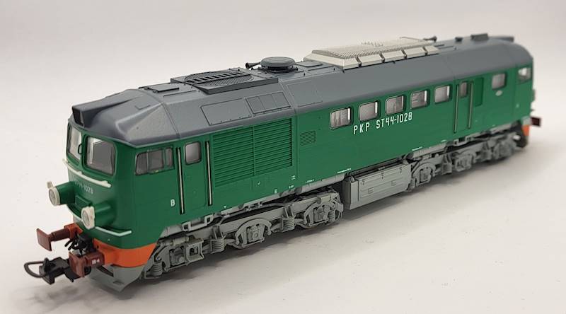 Lokomotywa ST44-1028 H0 Roco 62763 jasne podwozie