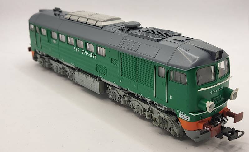 Lokomotywa ST44-1028 H0 Roco 62763 jasne podwozie
