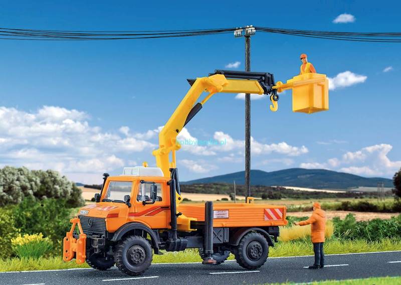 Unimog U 2450L z podnośnikiem   H0 Kibri 15005