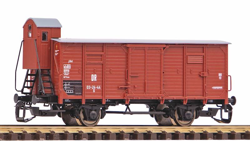 Wagon towarowy kryty z budką hamulc. TT PIKO 47760