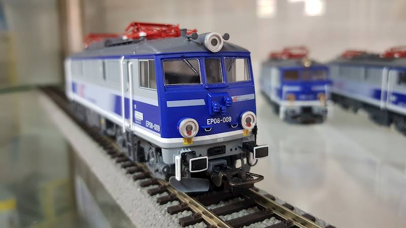 Elektrowóz EP08-009 PKP IC H0 PIKO 96385 DCC SOUND