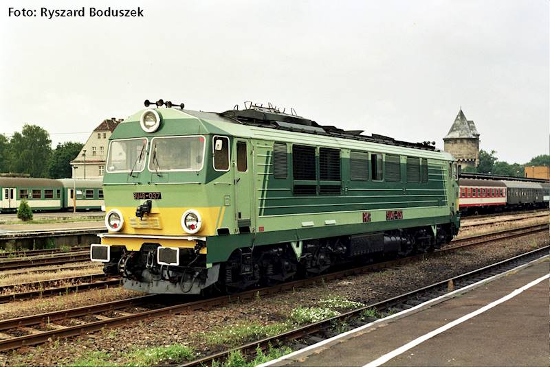 Lokomotywa spalinowa SU46 PKP V H0 PIKO 52876