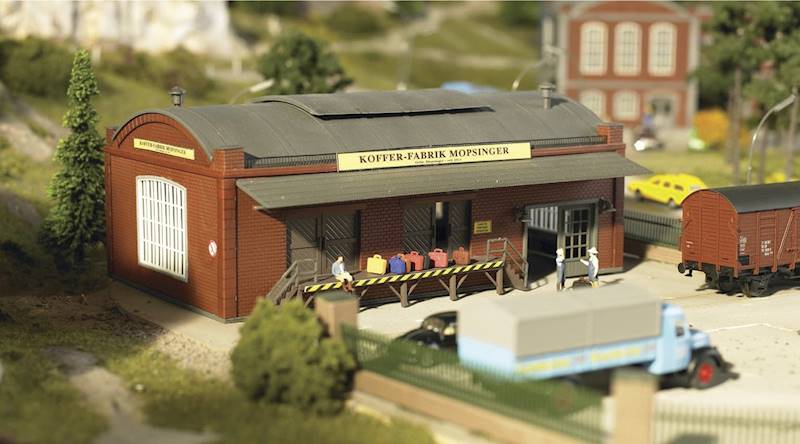 Fabryka walizek „Mopsinger” H0 PIKO  61833