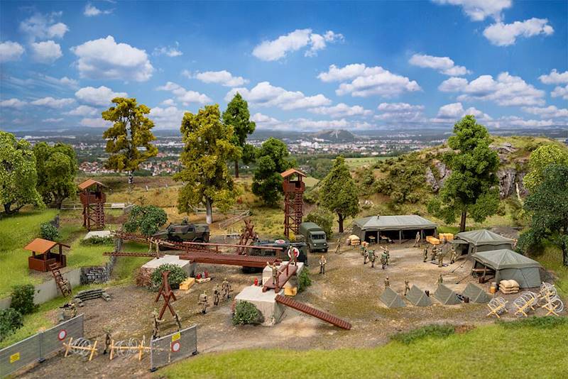 190039  Zest.Teren treningowy Bundeswery Faller H0