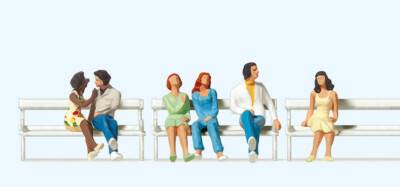 10180 Preiser Osoby na ławkach H0