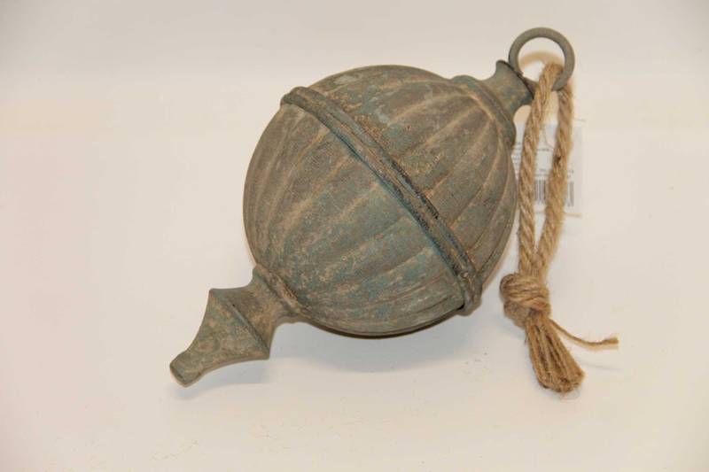 KULA W PRĄŻKI METALOWY NA SZNURZE TURKUSOWY PRZECIERANY 23*13