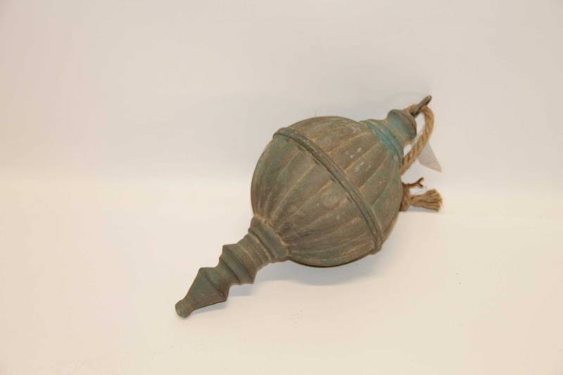 KULA W PRĄŻKI METALOWY NA SZNURZE TURKUSOWY PRZECIERANY 16*35