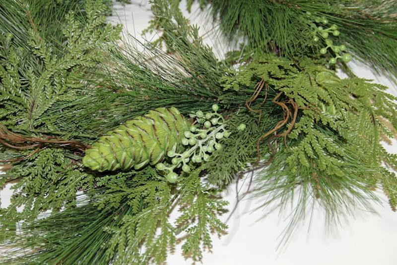 WIANEK ZIELONY GAŁĄZKI TUJI + ZIELONE SZYSZKI 68 CM