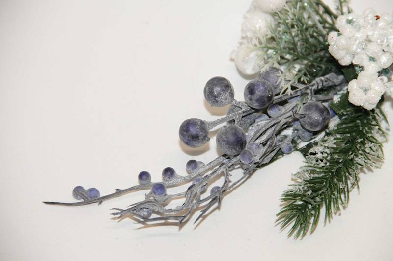 PIK/GAŁĄZKA ŚWIĄTECZNA Z KULKAMI BORÓWKI I BIAŁYMI