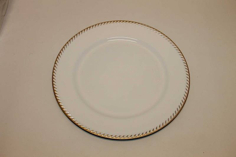 PODTALERZ PLASTIK BIAŁY 33 CM