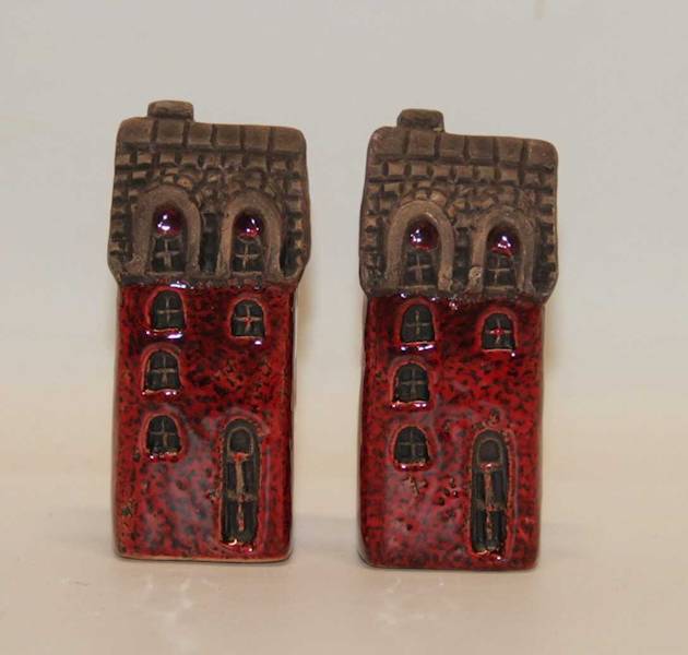 DOMEK CZERWONY Z BRĄZOWYM DACHEM 3,2*3*7,6