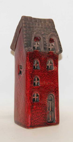 DOMEK CZERWONY Z BRĄZOWYM DACHEM S/3 4,4*4,1*11