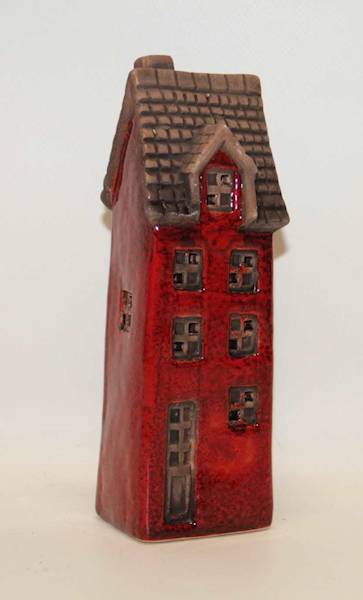 DOMEK ŚWIECZNIK CZERWONY Z BRĄZOWYM DACHEM S/3 6,3*5,8*18,7