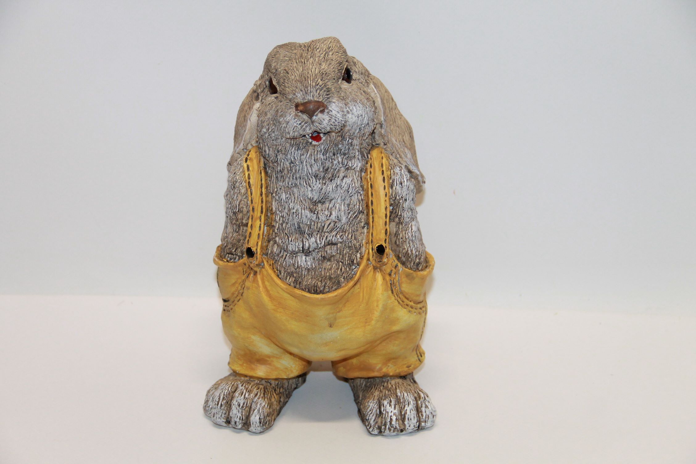 ZAJĄC W ŻÓŁTYCH SPODENKACH DUŻY