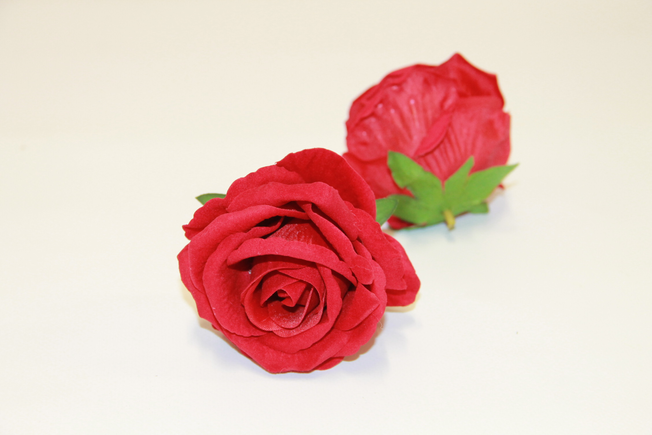 RÓŻA VELVET • ": RED 05