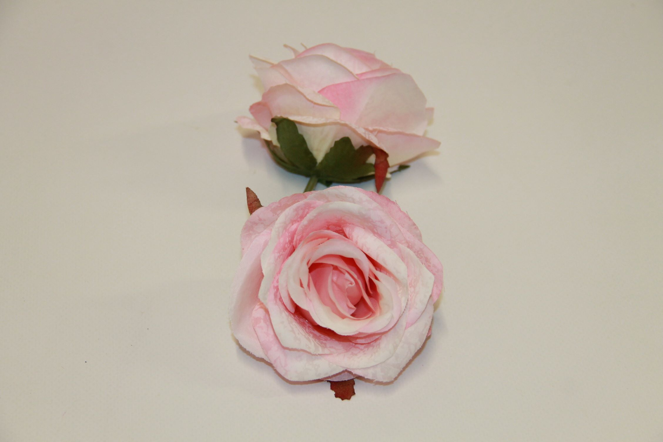 RÓŻA WYROBOWA ROZWINIĘTA PODSUSZANA • ': LT. PINK.