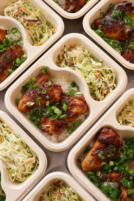 SKRZYDEŁKA Z KURCZAKA W MIODZIE Z RYŻEM