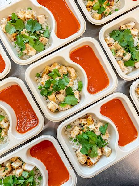 TIKKA MASALA Z KURCZAKIEM I RYŻEM