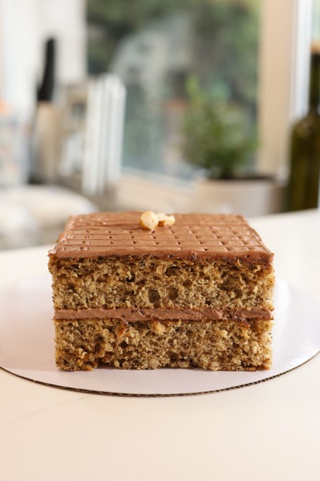 CIASTO BANANOWE Z KREMEM CZEKOL (1 KAW)