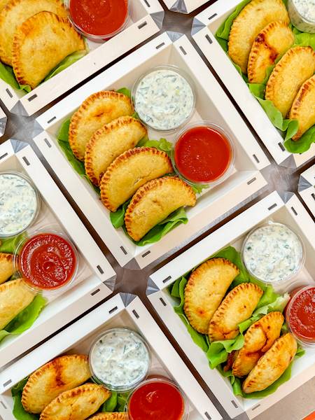 EMPANADAS PIEROŻKI Z WOŁOWINĄ