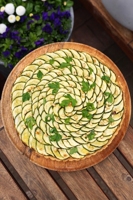 TARTA CAŁA Z CUKINIĄ