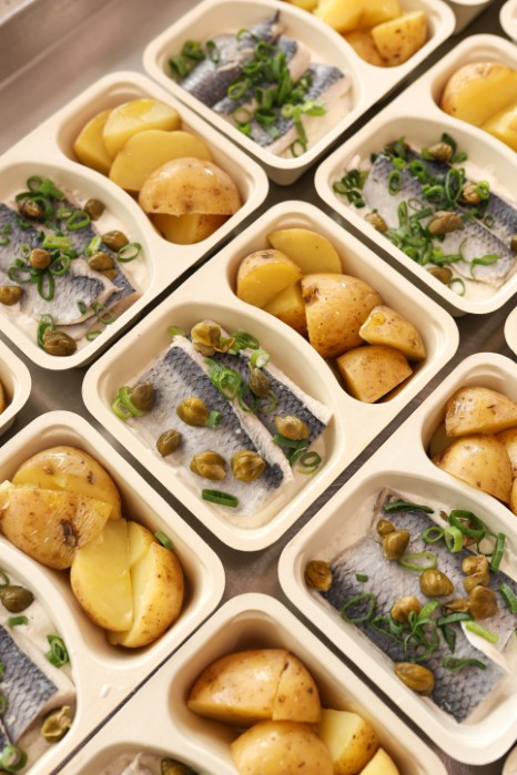 ŚLEDŹ W ŚMIETANIE Z ZIEMNIAKAMI