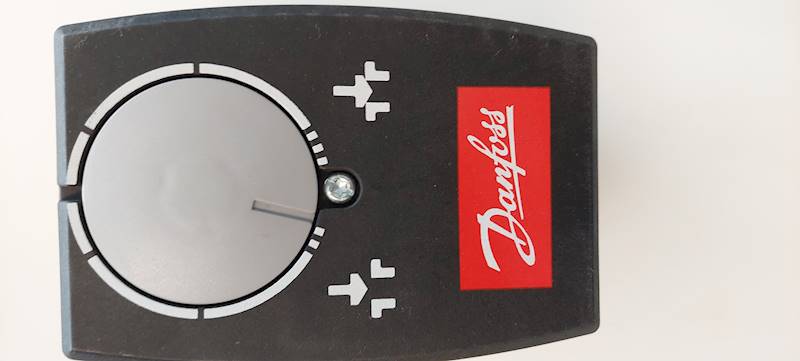 Siłownik elektryczny sterowany sygnałem 3-punktowym AMV13 Danfoss 230V 14s/mm 5mm 300N 082G3003
