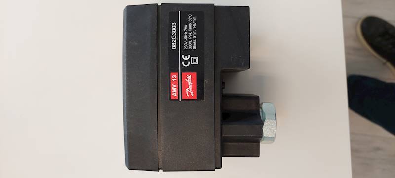 Siłownik elektryczny sterowany sygnałem 3-punktowym AMV13 Danfoss 230V 14s/mm 5mm 300N 082G3003