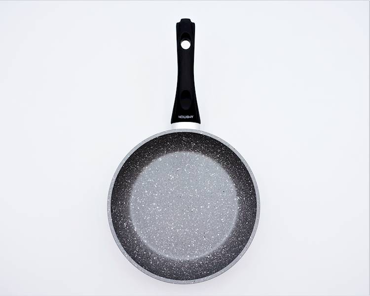 Patelnia Magnat Stone z powłoką Qualum Basic 20 cm AMBITION