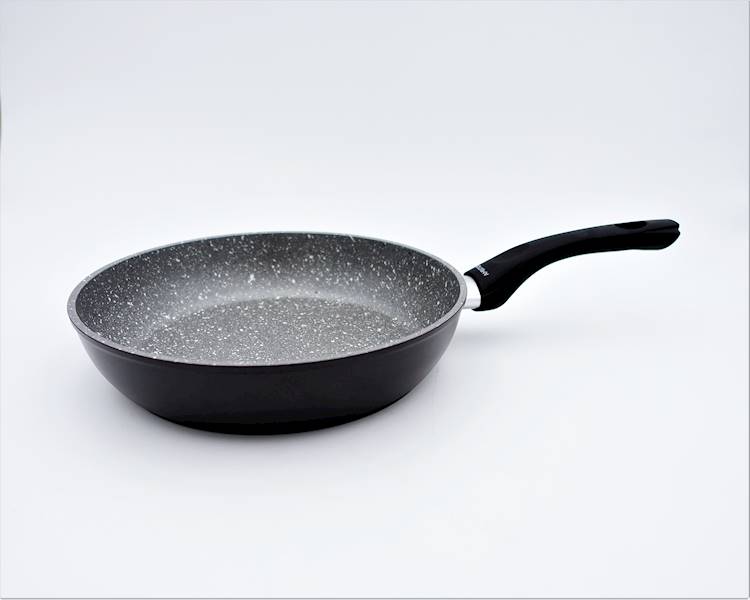 Patelnia Magnat Stone z powłoką Qualum Basic 26 cm AMBITION
