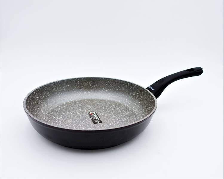 Patelnia Magnat Stone z powłoką Qualum Basic 28 cm AMBITION